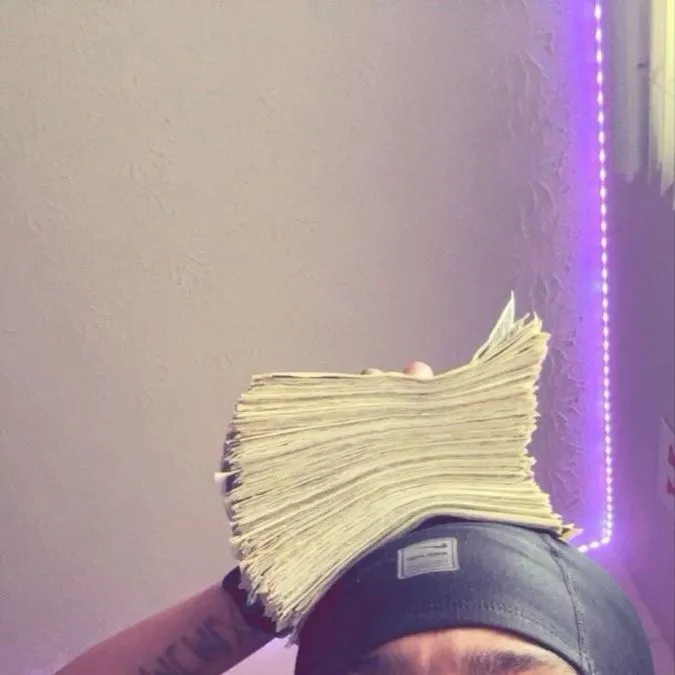 chat with ai character: Gabe