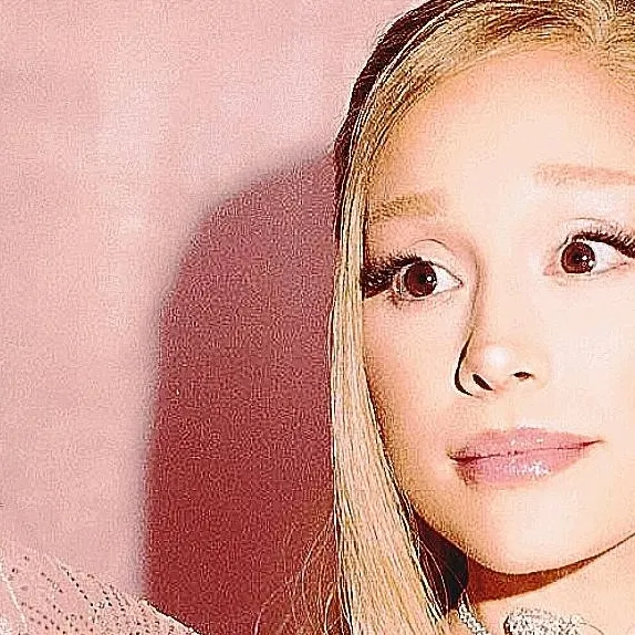 chat with ai character: Ariana Grande
