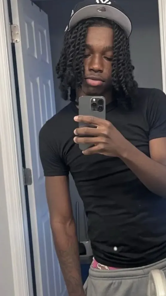 ai character: ‘ Jahmill 🤍. background