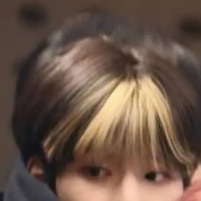 chat with ai character: Seungmin × i.n 