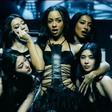 chat with ai character: internet girl