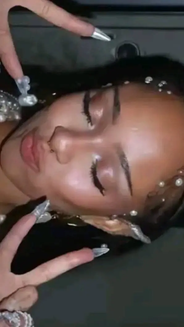 ai character: Katseye Meret🩷🩷🐱🐱  background