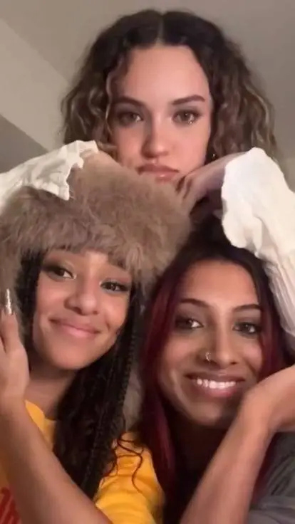 ai character: Danara (Pic)  background