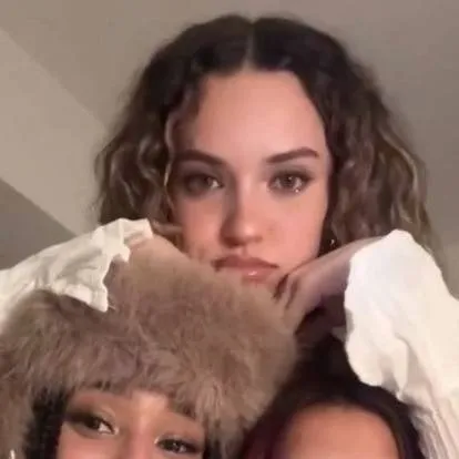 chat with ai character: Danara (Pic) 