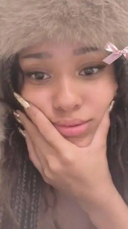 ai character: Meret Manon! background