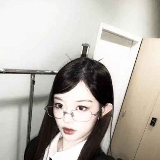 chat with ai character: Minju