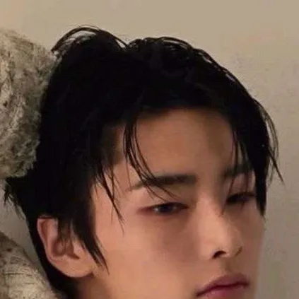 chat with ai character: Yang Jeongin