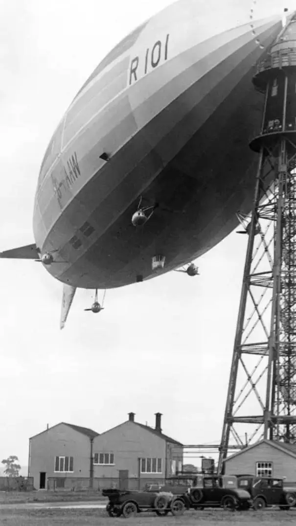 ai character: R-101 Airship  background