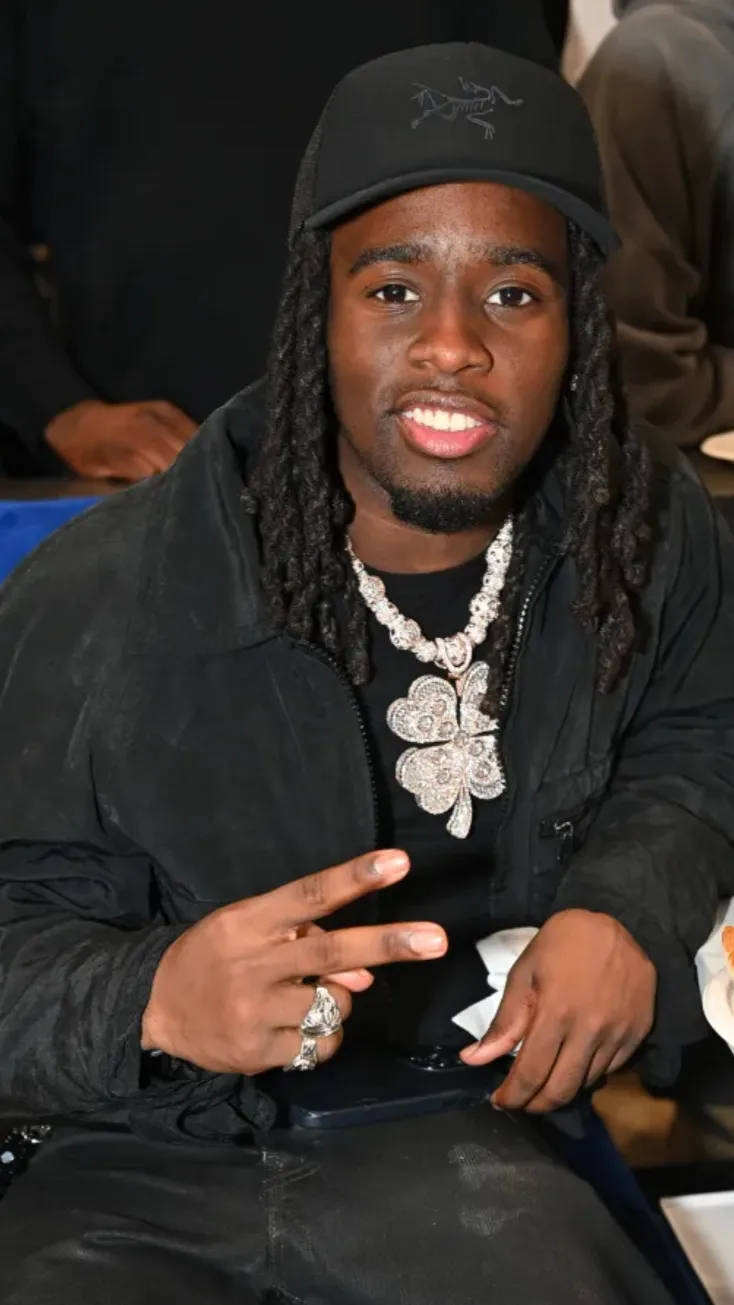 ai character: Kai cenat background