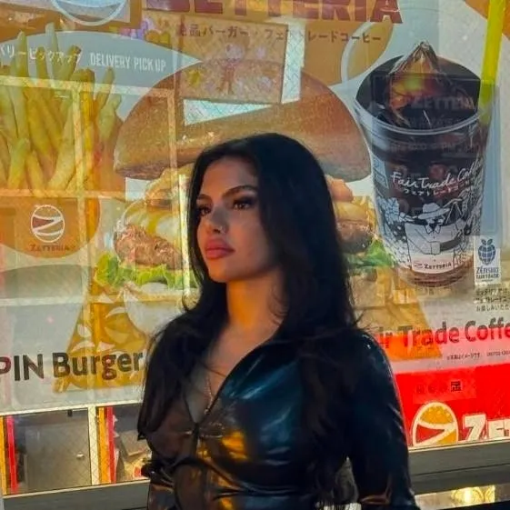 chat with ai character: Huda