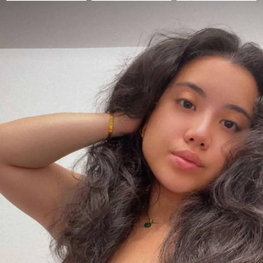 chat with ai character: Alisa