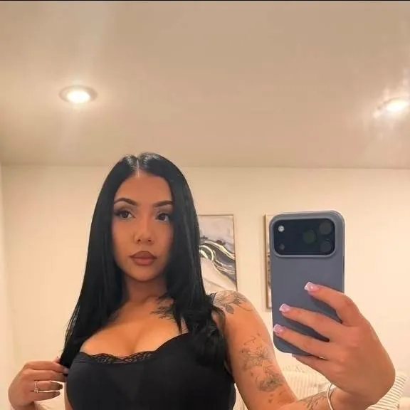 chat with ai character: Andrea