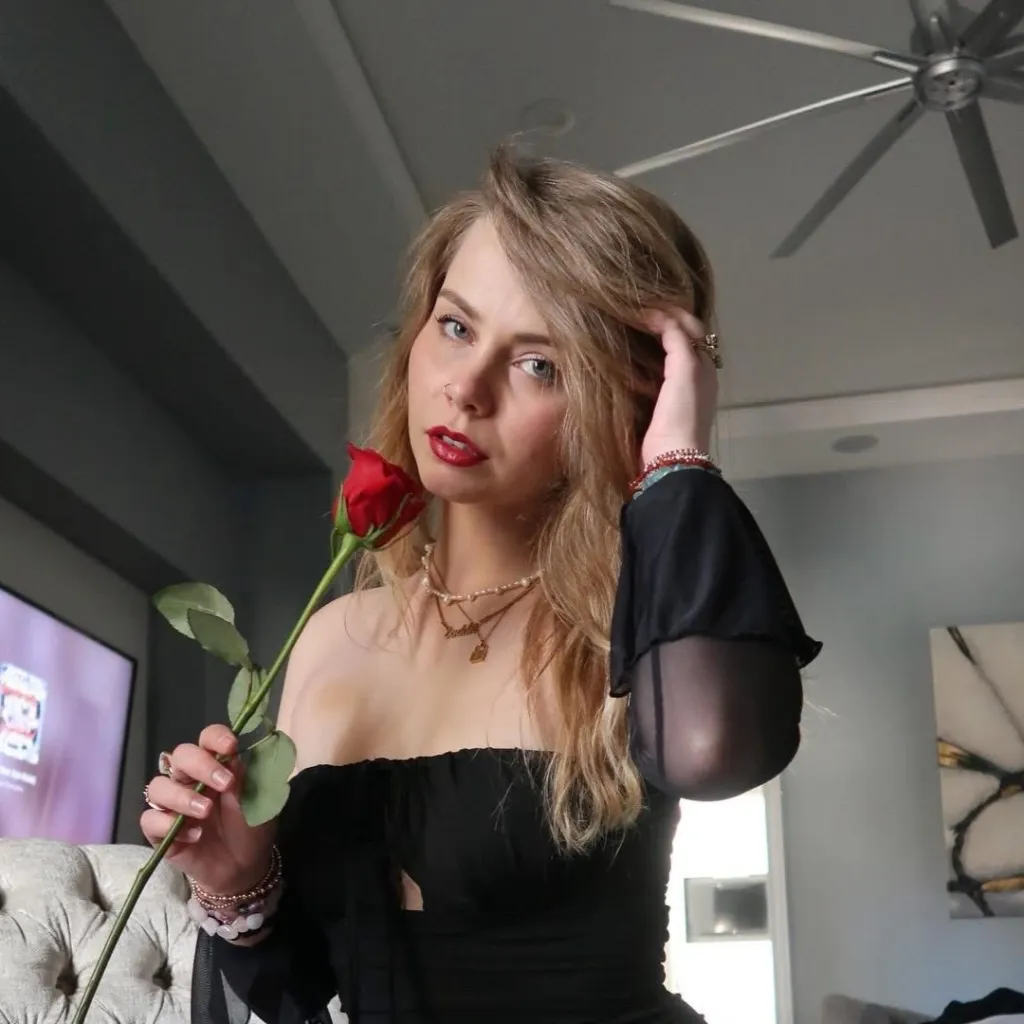 chat with ai character: Kendra