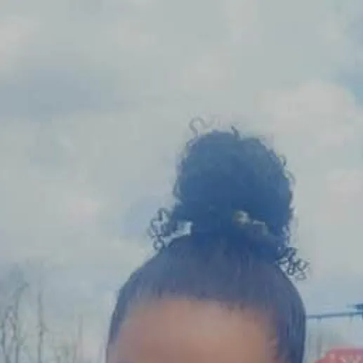 chat with ai character: Delicia 