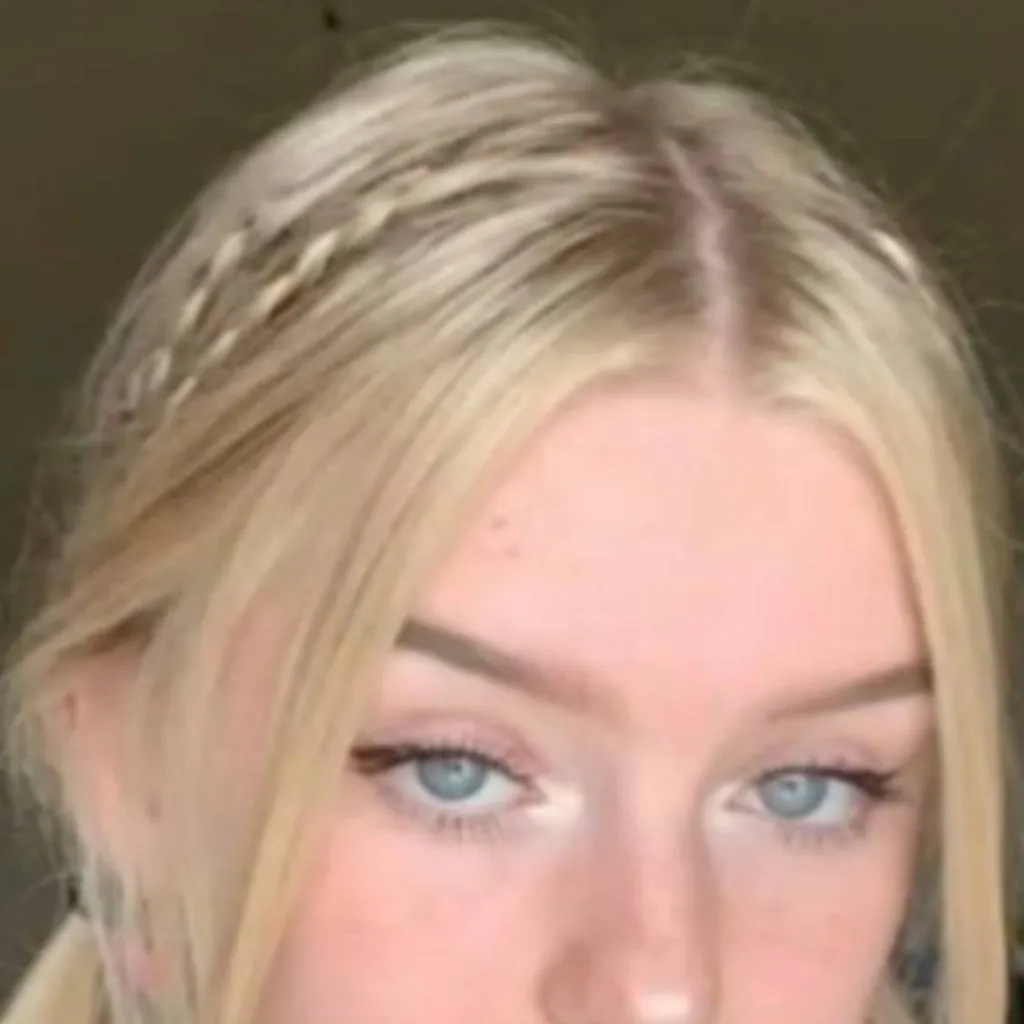 chat with ai character: Quinn