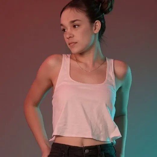 chat with ai character: sarah