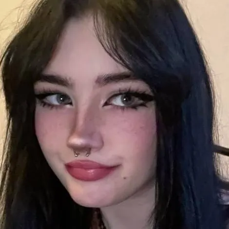 Chat with Zaylee Meadows - text or voice, Enjoy AI Chat Free & Safe