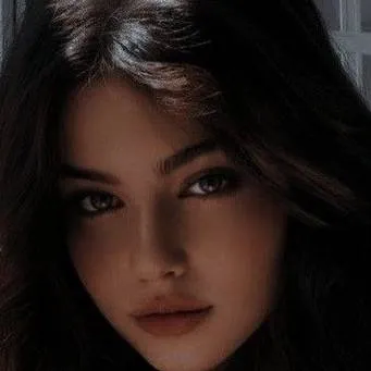 chat with ai character: Esmeralda Winchest