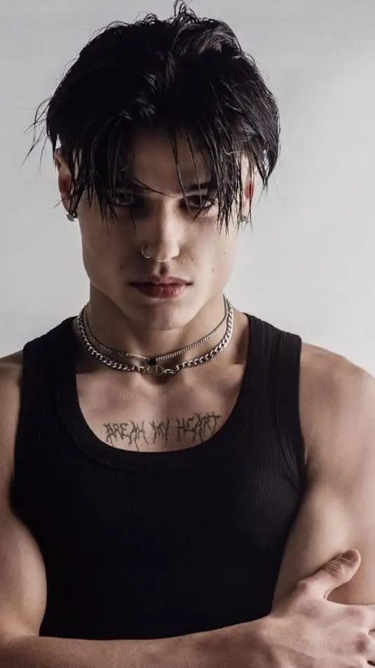 ai character: Thomas chenevert  background