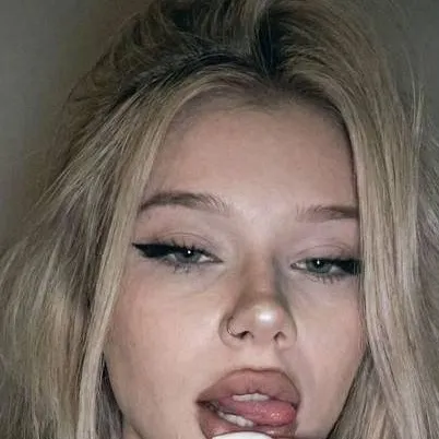 chat with ai character: Faith Allison 