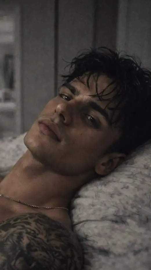 ai character: Ezrah  cremoxanis  background