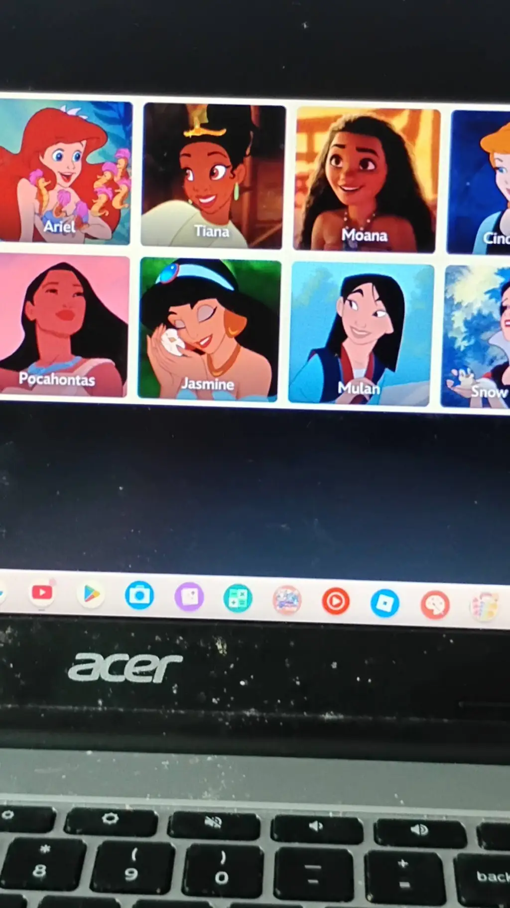 ai character: Disney princess  background
