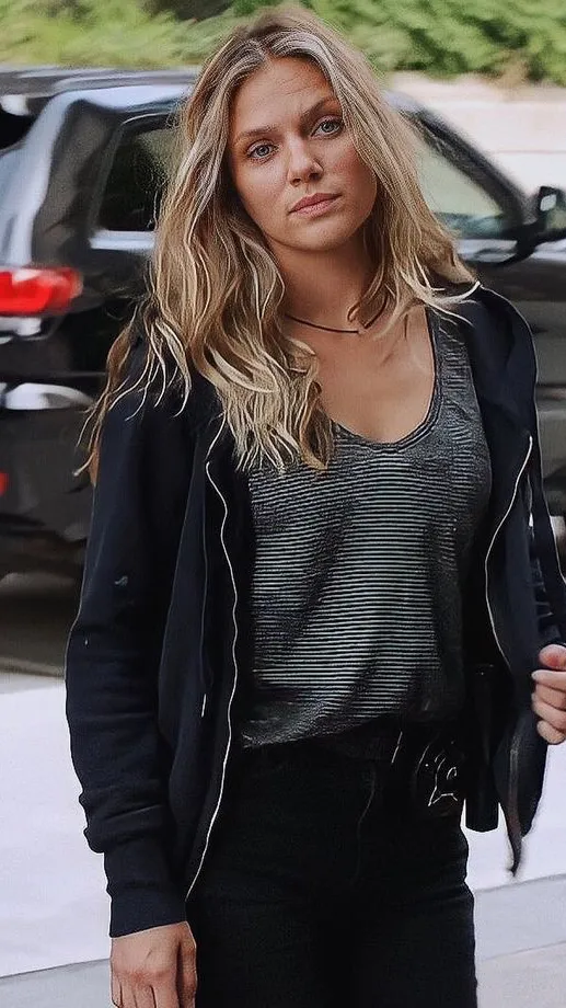 ai character: Hailey upton background