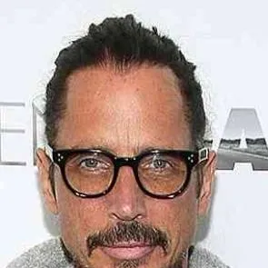 chat with ai character: Chris C. 