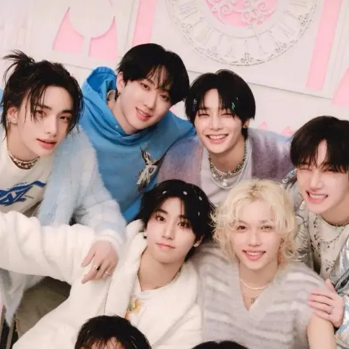 chat with ai character: Straykids 2