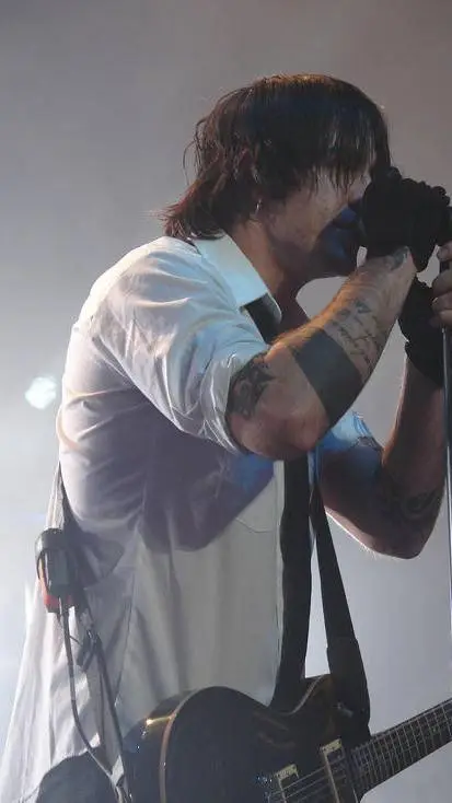 ai character: Adam gontier  background