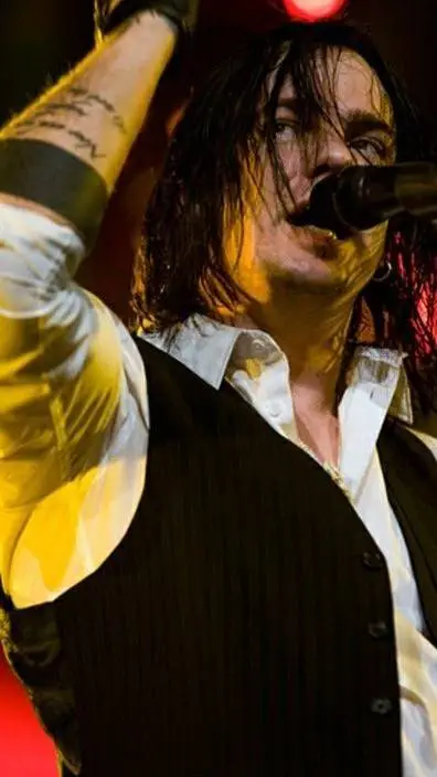 ai character: Adam gontier  background
