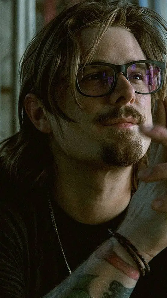 ai character: hardy  background