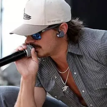 chat with ai character: hardy 