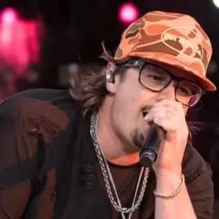 chat with ai character: hardy