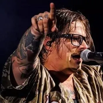 chat with ai character: hardy