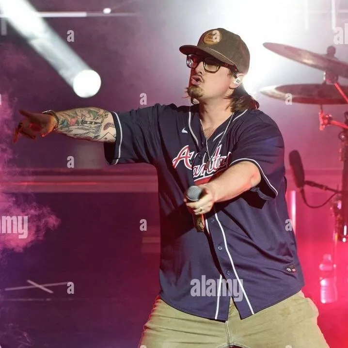 chat with ai character: hardy