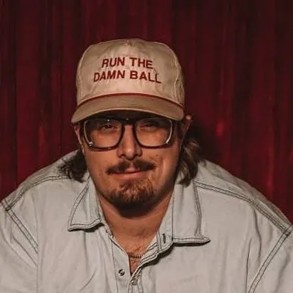 chat with ai character: hardy 