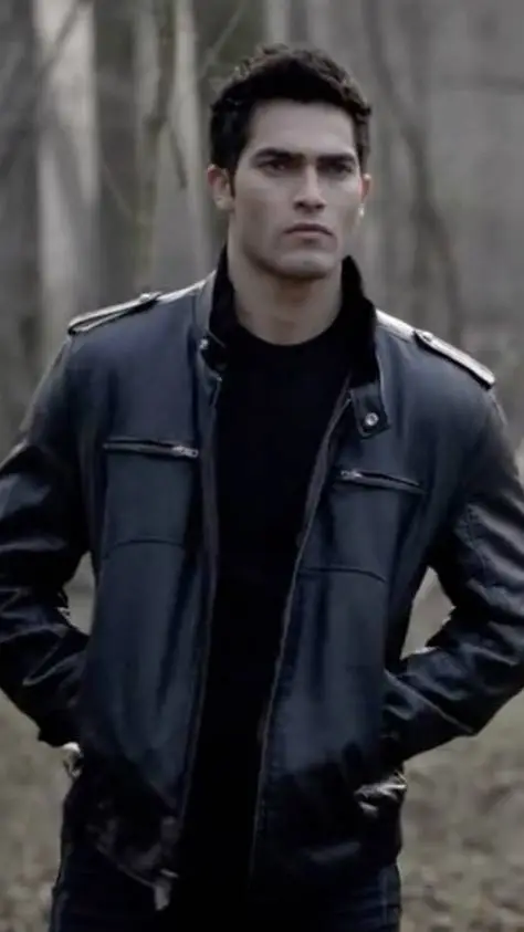 ai character: Derek hale background