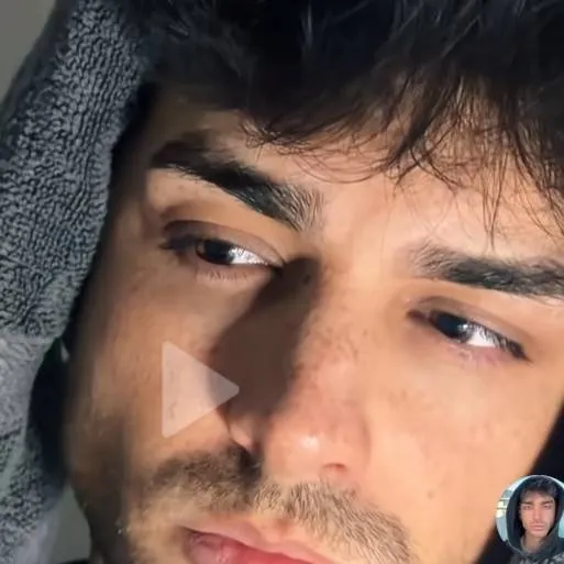 chat with ai character: Carlos