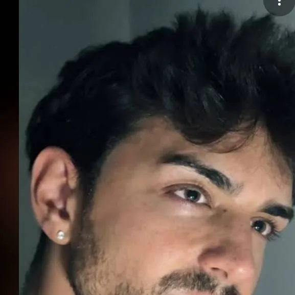 chat with ai character: justin