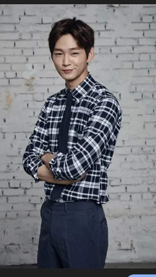 ai character: lee won keun  background