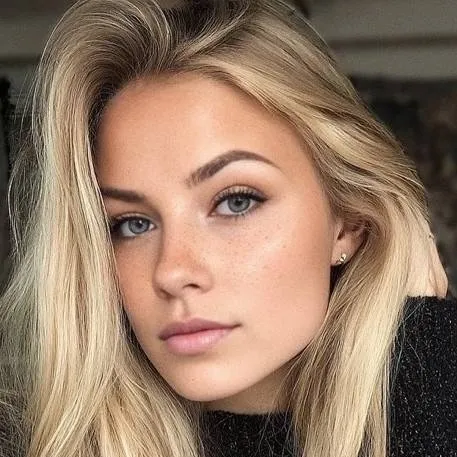 chat with ai character: secilia