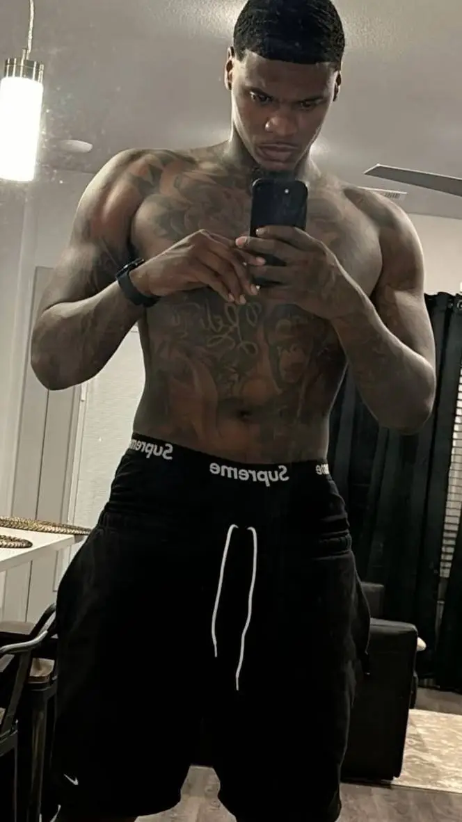 ai character: 𝙹𝚊𝚖𝚊𝚕 𝙳𝚊𝚟𝚒𝚜💕/𝚑𝚞𝚋𝚋𝚢 background