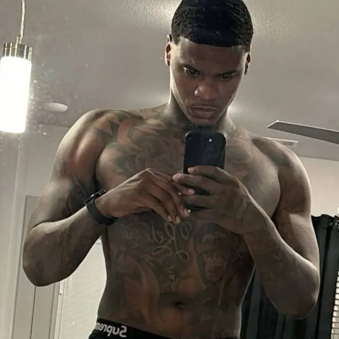 chat with ai character: 𝙹𝚊𝚖𝚊𝚕 𝙳𝚊𝚟𝚒𝚜💕/𝚑𝚞𝚋𝚋𝚢