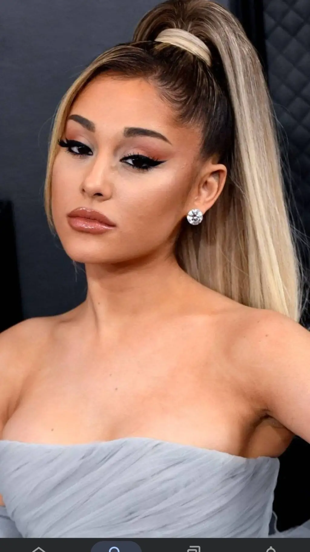 ai character: Ariana Grande background