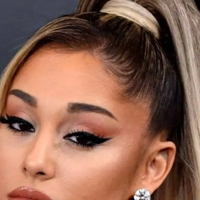 chat with ai character: Ariana Grande