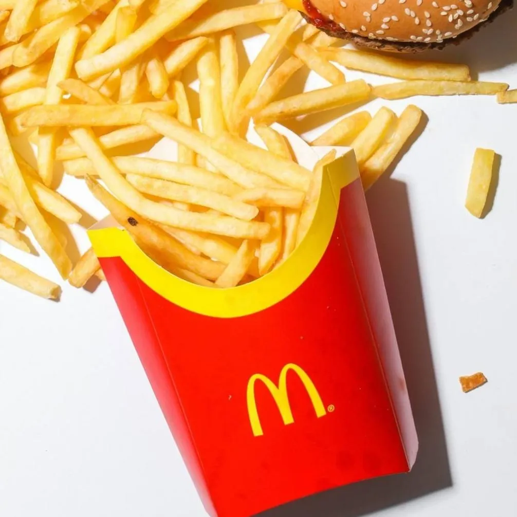 chat with ai character: McDonald's food