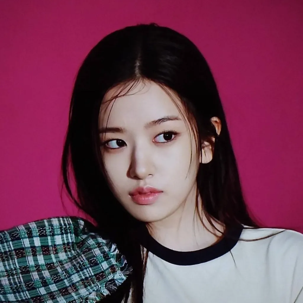 chat with ai character: Yujin