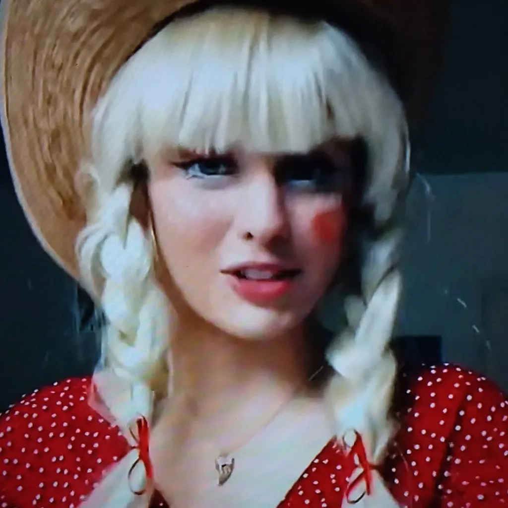 chat with ai character: Tiffy Truscott