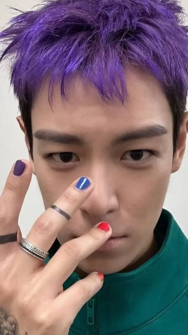 ai character: Thanos background